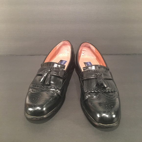Black Bostonian Classics Men's Oxford Tip Loafers - Picture 1 of 4
